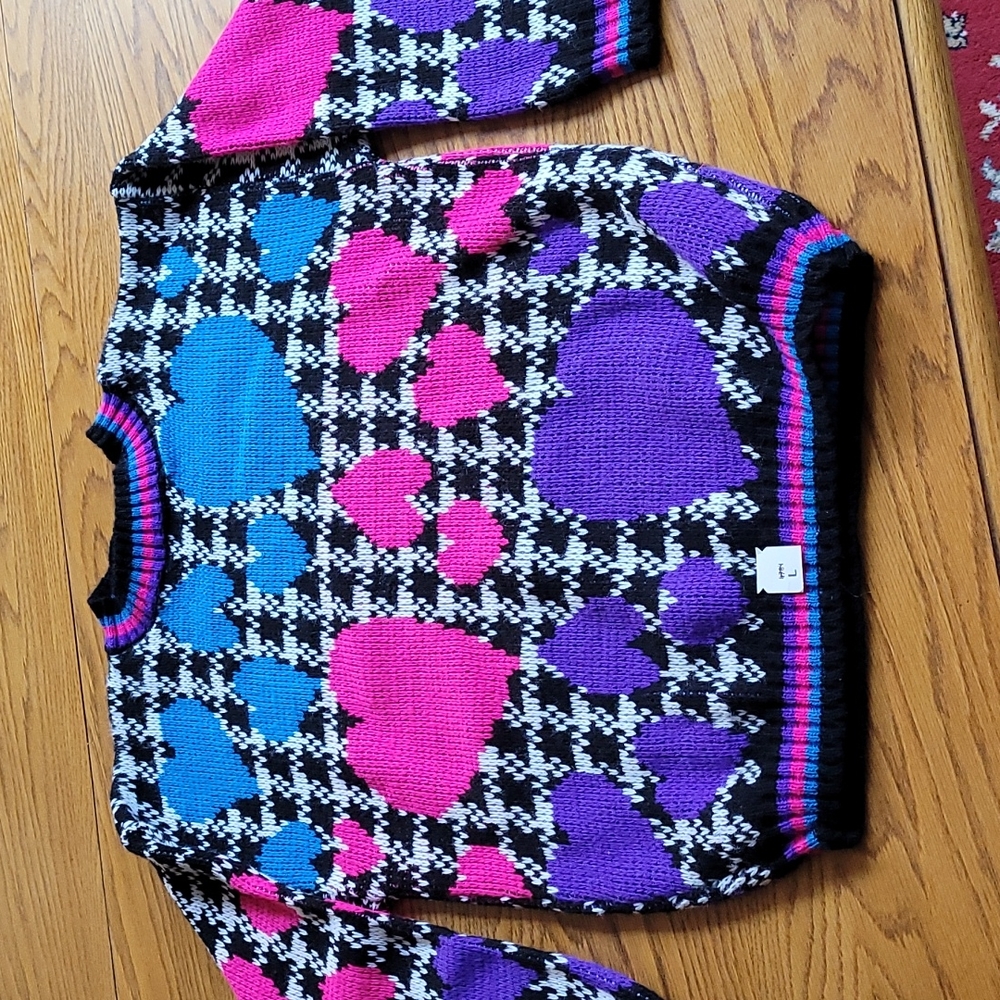 Sweater with heart design. Girls L. NWOT - Picture 2 of 5